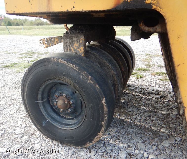 image for item HT9486 1988 Ingram 9-2800-PA  pneumatic roller