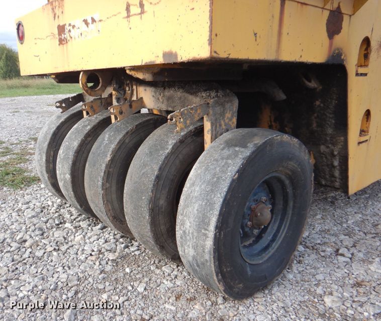 image for item HT9486 1988 Ingram 9-2800-PA  pneumatic roller