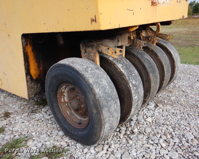 image for item HT9486 1988 Ingram 9-2800-PA  pneumatic roller