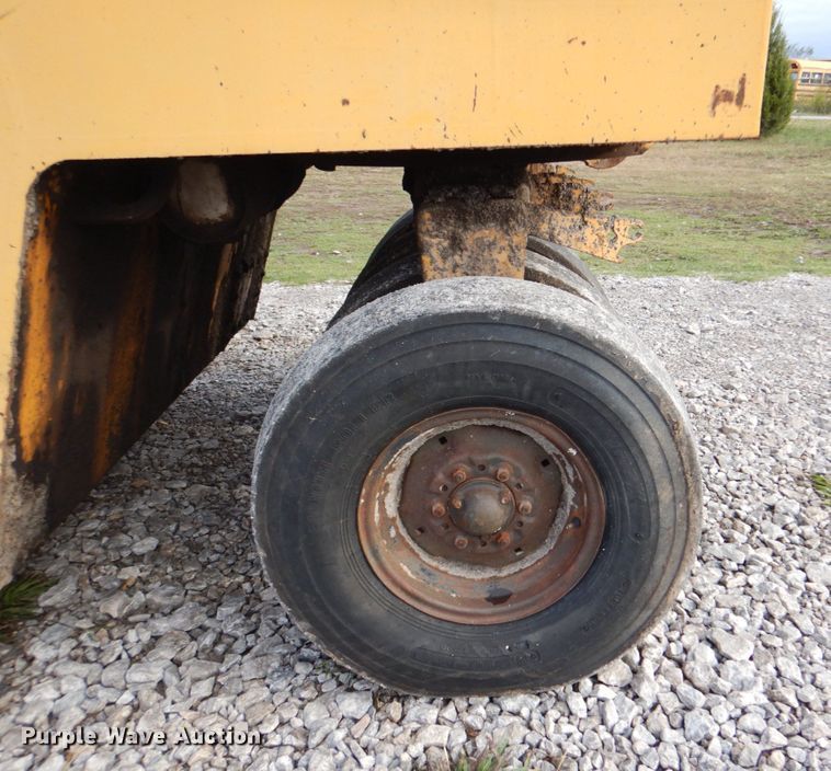 image for item HT9486 1988 Ingram 9-2800-PA  pneumatic roller