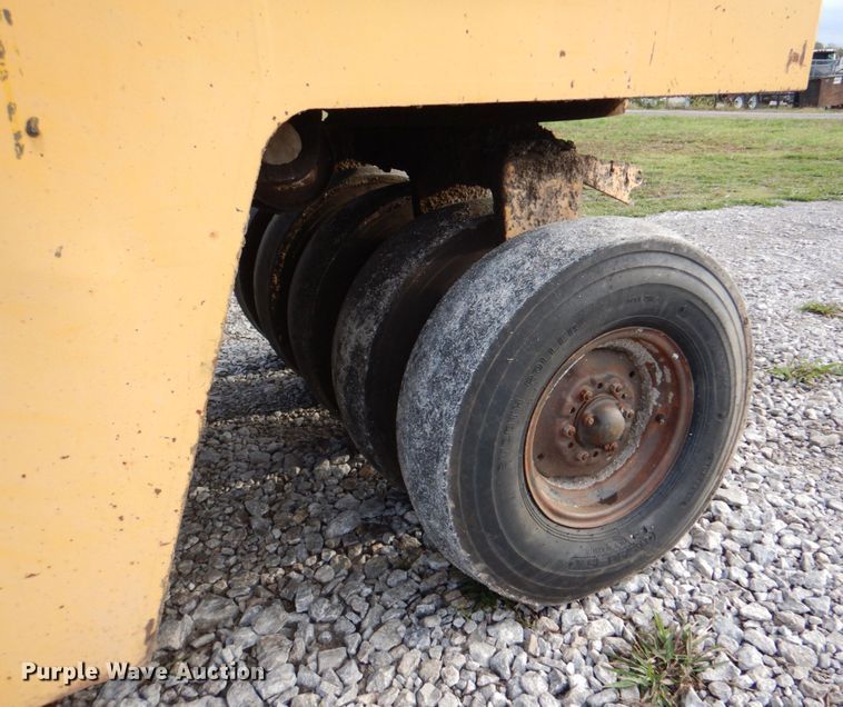 image for item HT9486 1988 Ingram 9-2800-PA  pneumatic roller