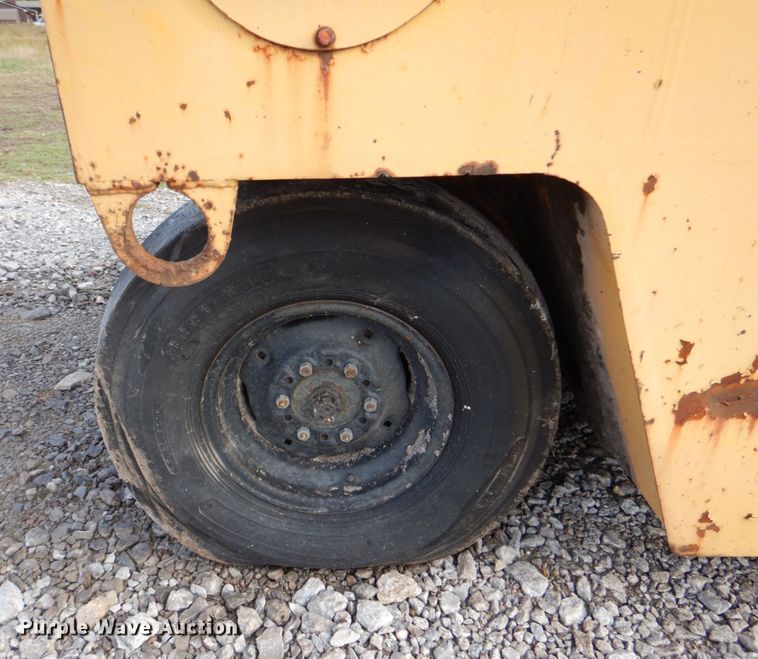 image for item HT9486 1988 Ingram 9-2800-PA  pneumatic roller