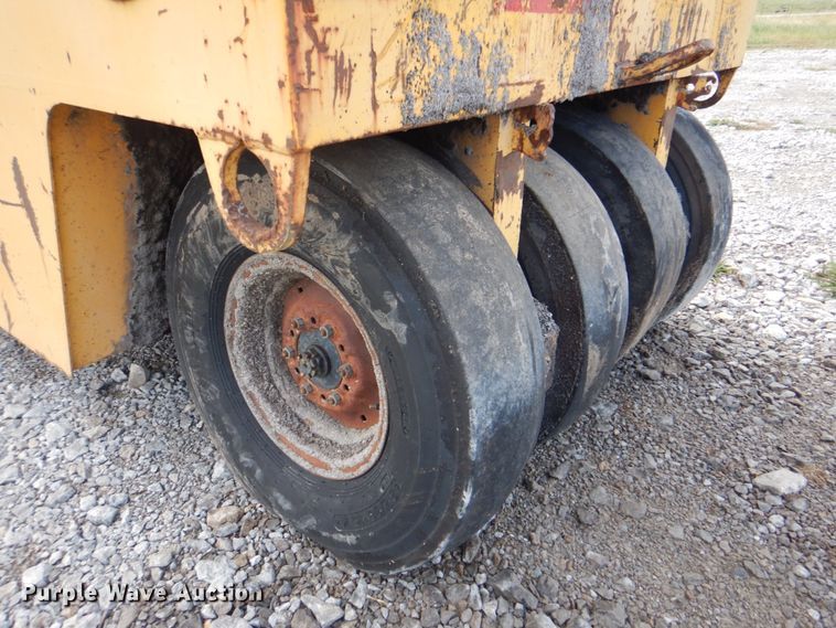 image for item HT9486 1988 Ingram 9-2800-PA  pneumatic roller