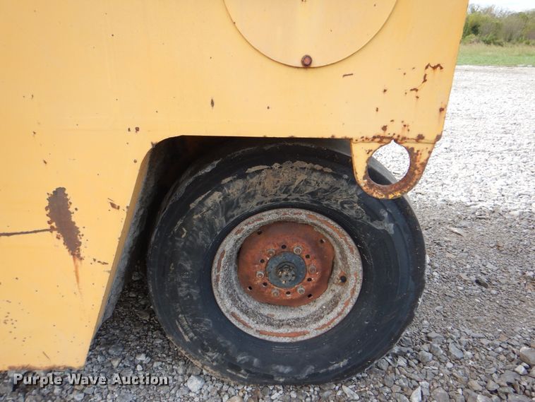 image for item HT9486 1988 Ingram 9-2800-PA  pneumatic roller