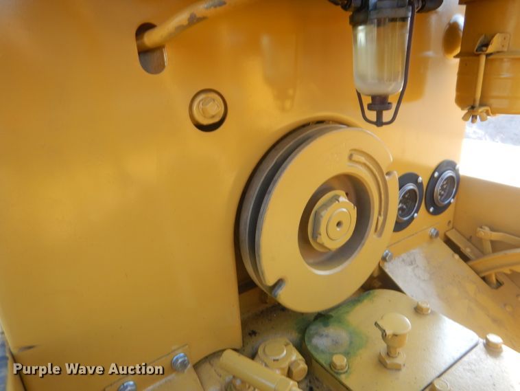 image for item HU9325 1938 Caterpillar D2  crawler tractor