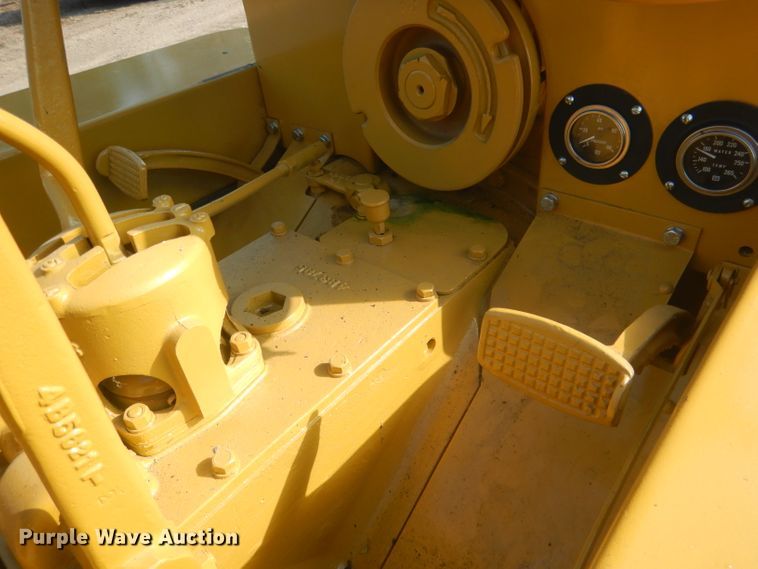 image for item HU9325 1938 Caterpillar D2  crawler tractor