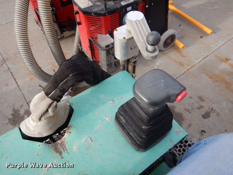 image for item HX9489 2012 Whiteman HHXD5  power trowel