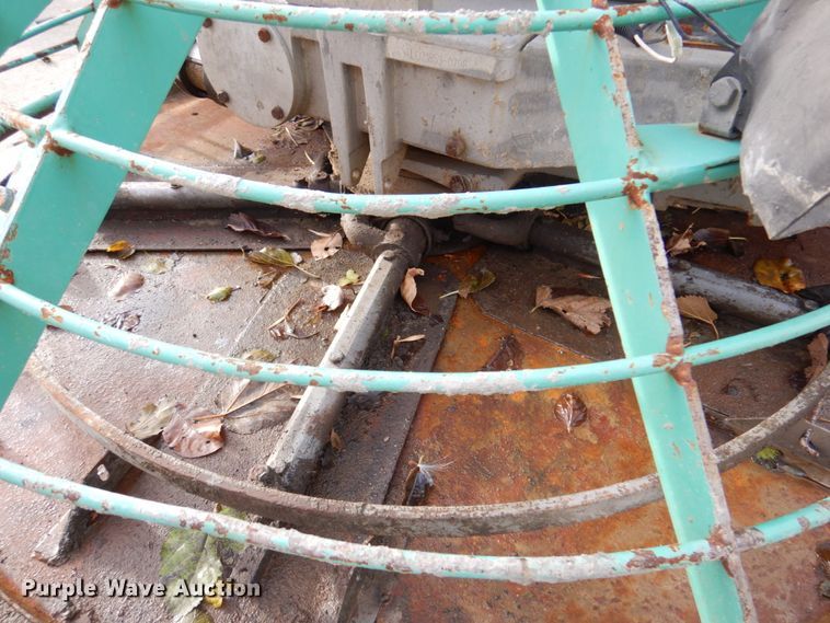 image for item HX9489 2012 Whiteman HHXD5  power trowel