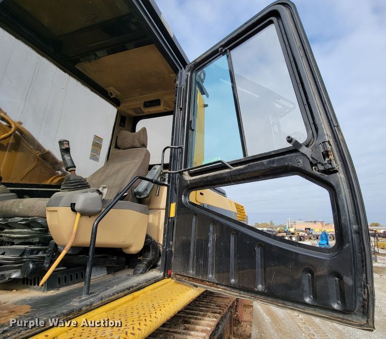 image for item ID9515 1999 Caterpillar 330B  excavator