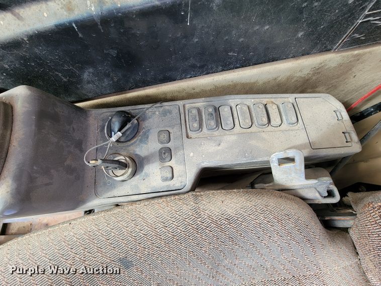 image for item ID9515 1999 Caterpillar 330B  excavator