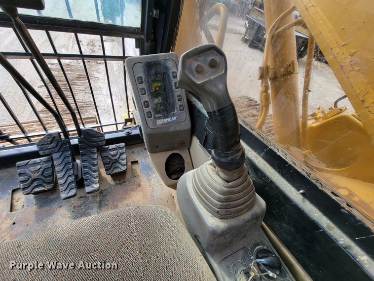 image for item ID9515 1999 Caterpillar 330B  excavator