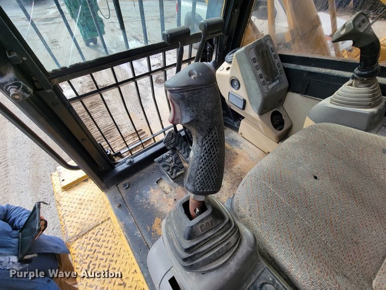 image for item ID9515 1999 Caterpillar 330B  excavator