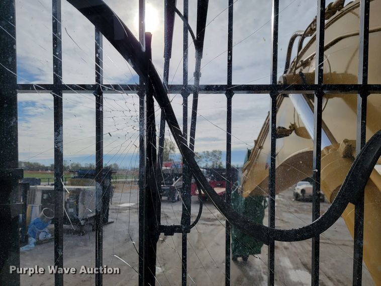 image for item ID9515 1999 Caterpillar 330B  excavator