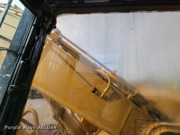 image for item ID9515 1999 Caterpillar 330B  excavator