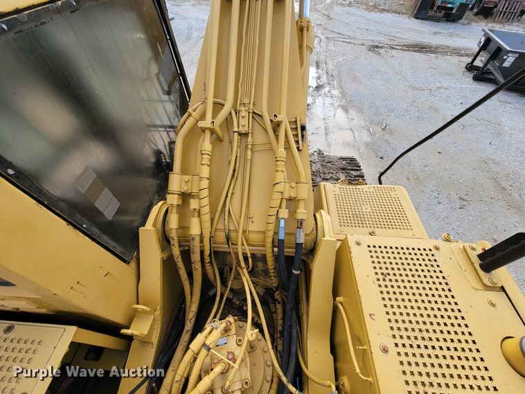 image for item ID9515 1999 Caterpillar 330B  excavator