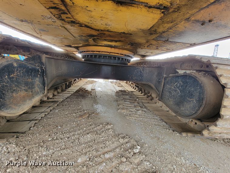 image for item ID9515 1999 Caterpillar 330B  excavator