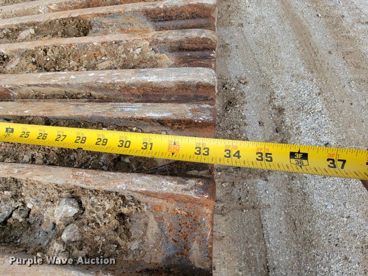 image for item ID9515 1999 Caterpillar 330B  excavator