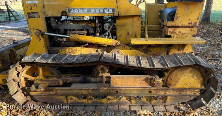 image for item ID9535 1967 John Deere 1010  dozer
