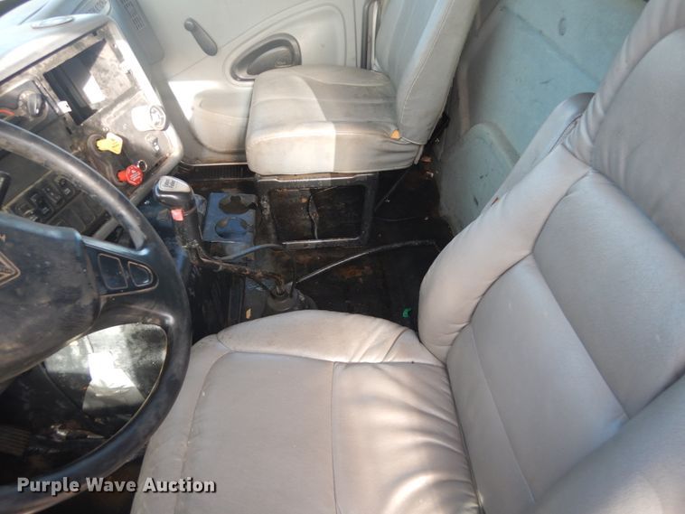 image for item IH9286 2007 International 8600  flatbed truck