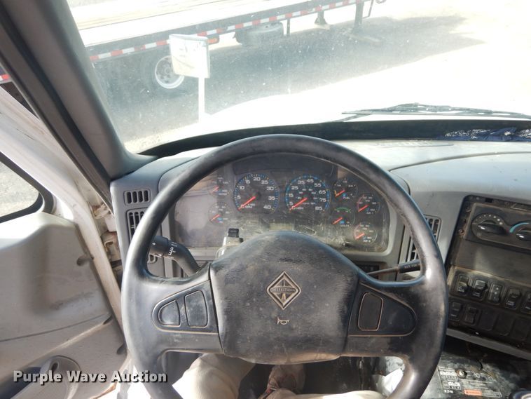 image for item IH9286 2007 International 8600  flatbed truck