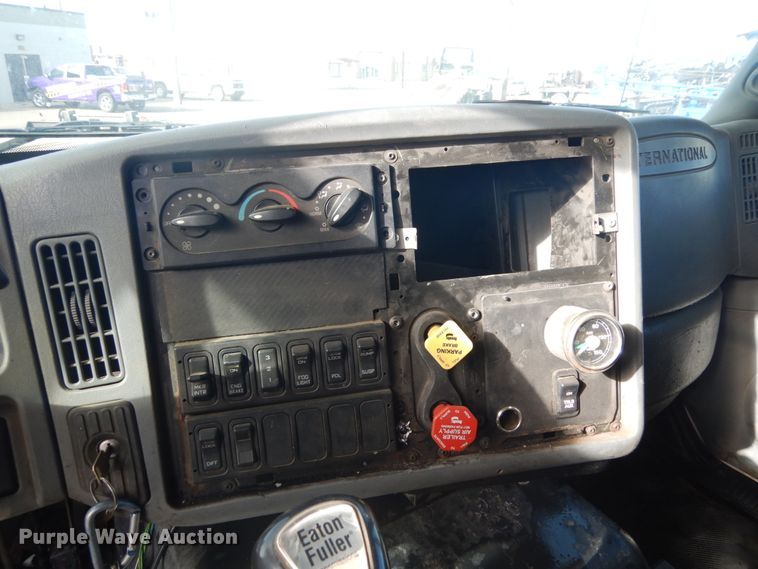 image for item IH9286 2007 International 8600  flatbed truck