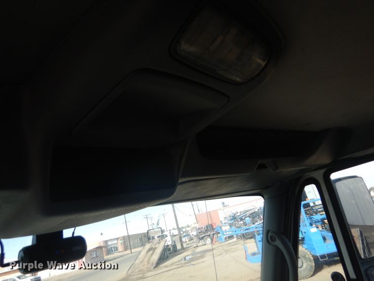 image for item IH9286 2007 International 8600  flatbed truck