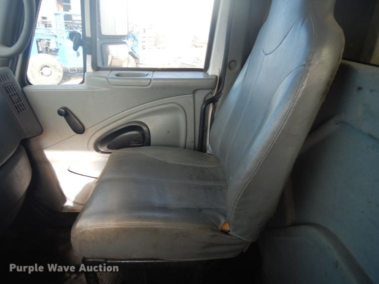 image for item IH9286 2007 International 8600  flatbed truck