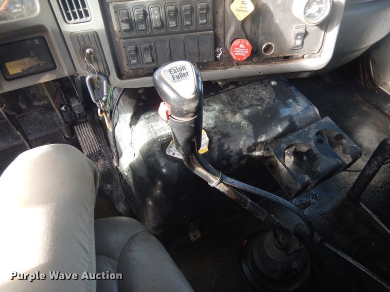 image for item IH9286 2007 International 8600  flatbed truck