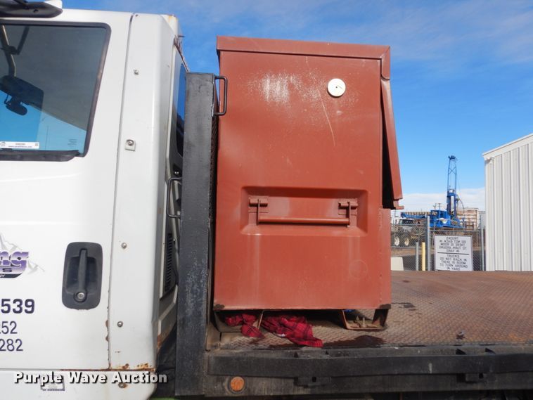 image for item IH9286 2007 International 8600  flatbed truck