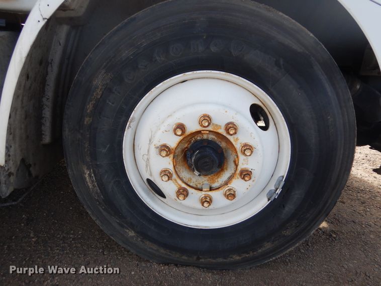 image for item IH9286 2007 International 8600  flatbed truck