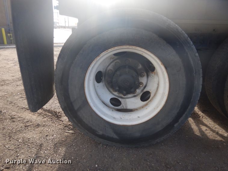 image for item IH9286 2007 International 8600  flatbed truck