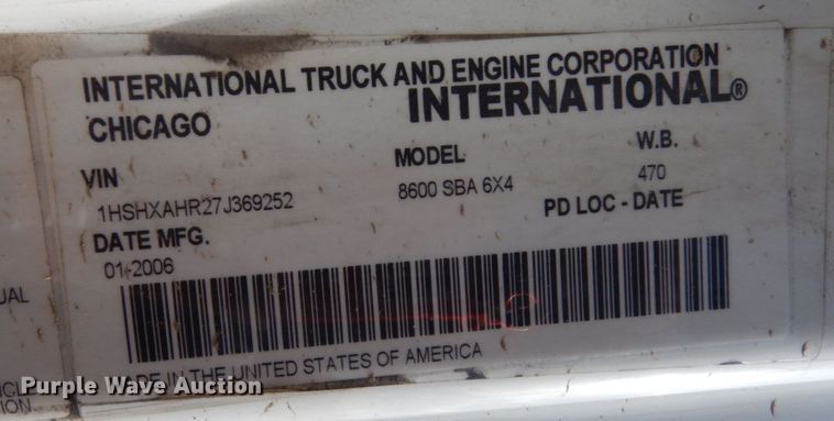 image for item IH9286 2007 International 8600  flatbed truck