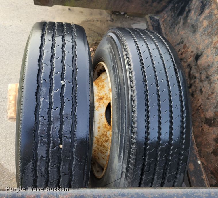 image for item IV9588 2014 Kaufman DT30  lowboy equipment trailer