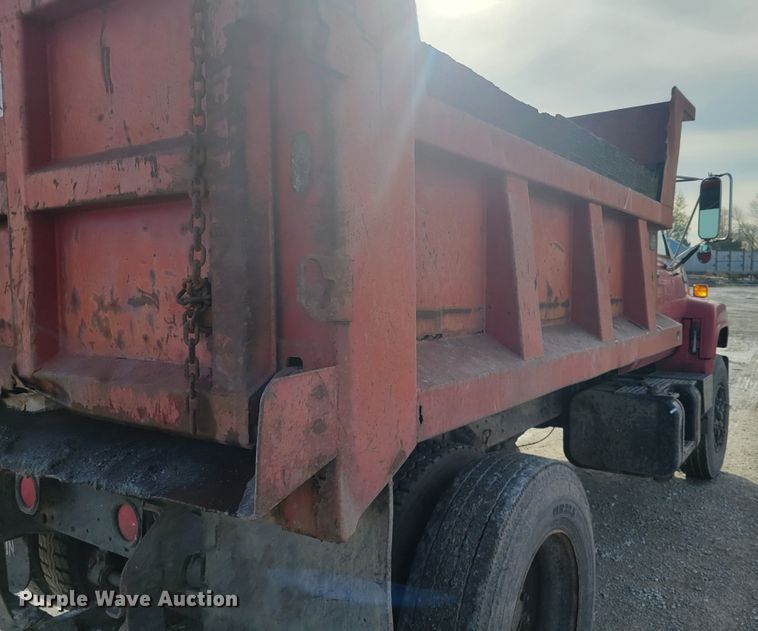 image for item IV9589 1991 GMC TopKick  dump truck