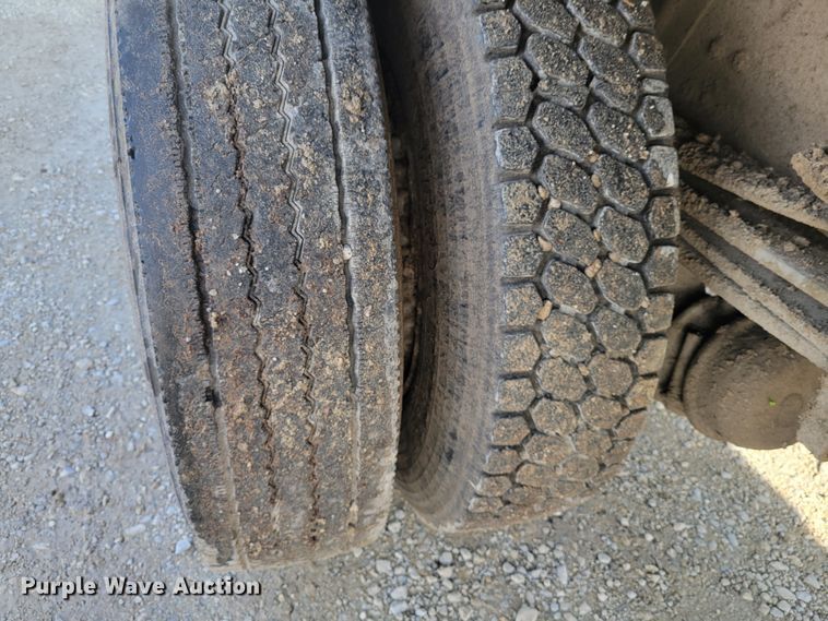 image for item IV9589 1991 GMC TopKick  dump truck