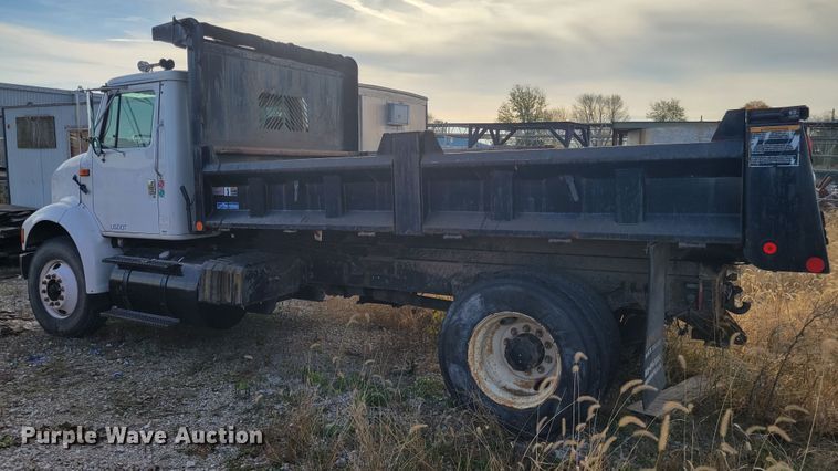 image for item IV9590 2002 International 8100  dump truck