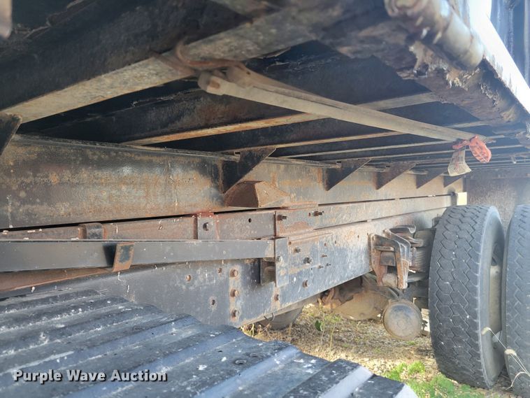 image for item IV9590 2002 International 8100  dump truck