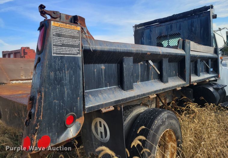 image for item IV9590 2002 International 8100  dump truck