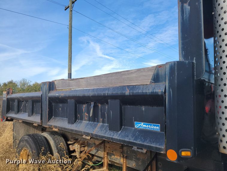 image for item IV9590 2002 International 8100  dump truck