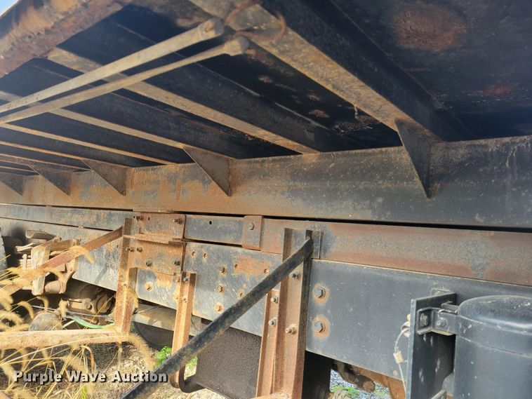 image for item IV9590 2002 International 8100  dump truck