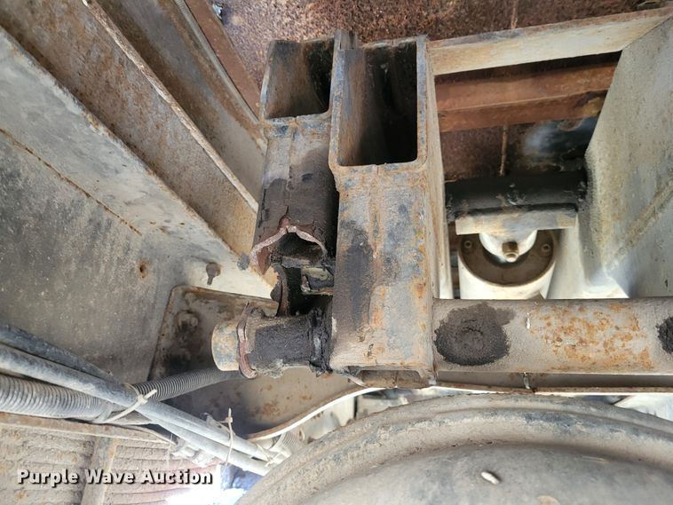 image for item IV9590 2002 International 8100  dump truck