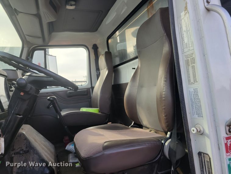 image for item IV9590 2002 International 8100  dump truck