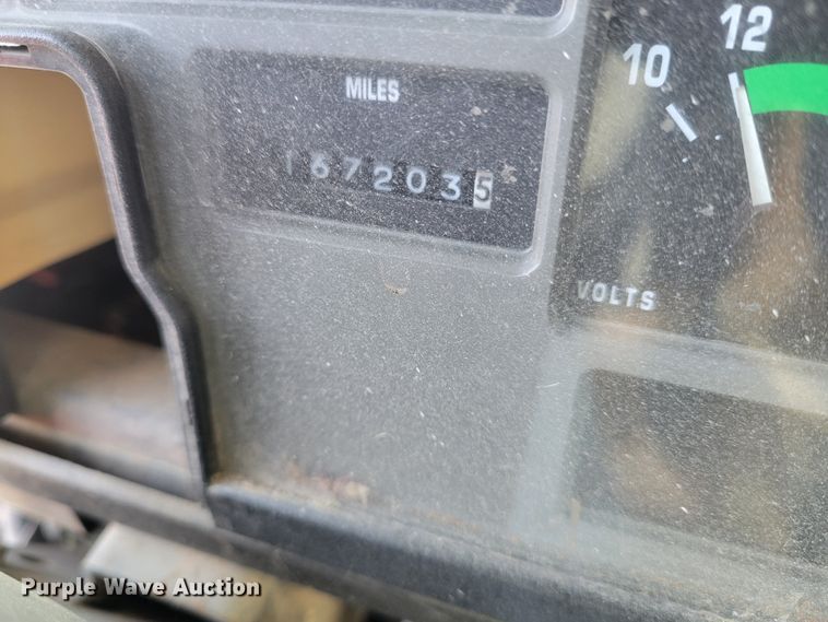 image for item IV9590 2002 International 8100  dump truck