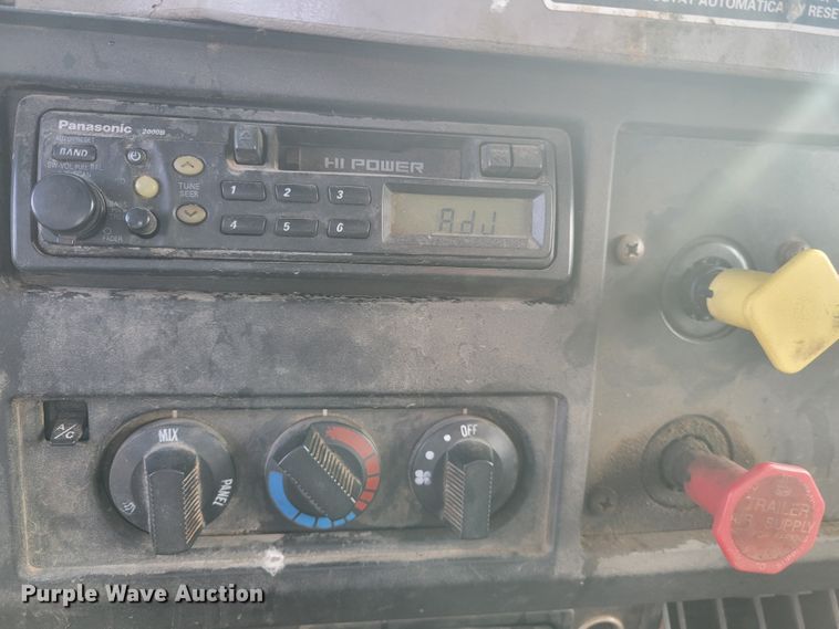 image for item IV9590 2002 International 8100  dump truck