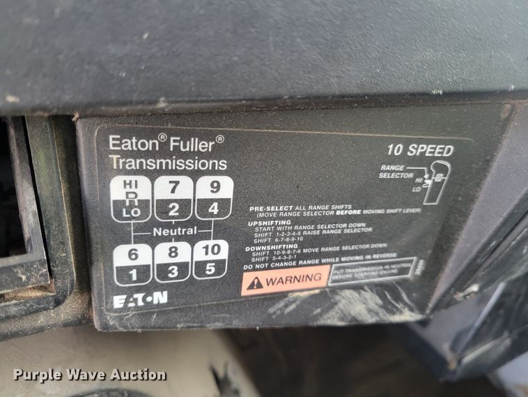 image for item IV9590 2002 International 8100  dump truck