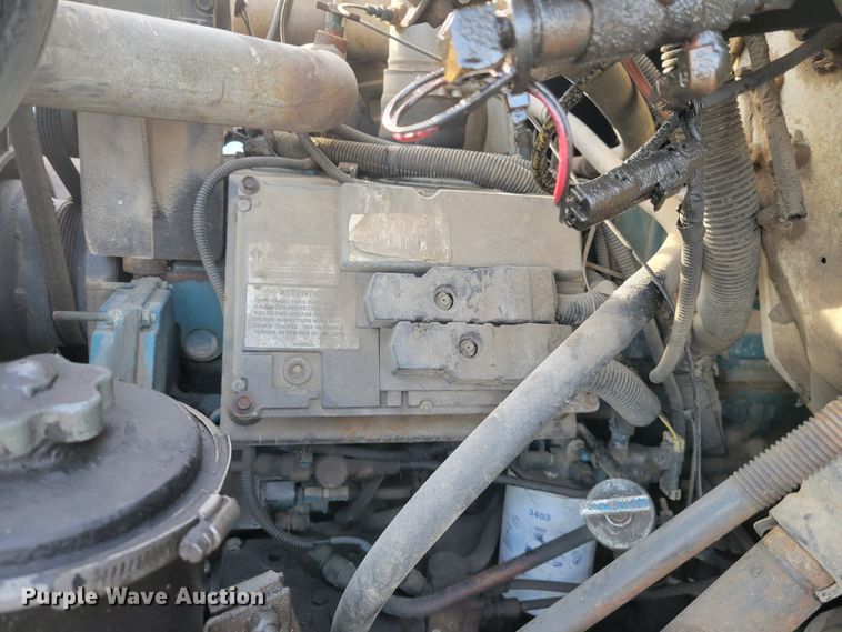 image for item IV9590 2002 International 8100  dump truck