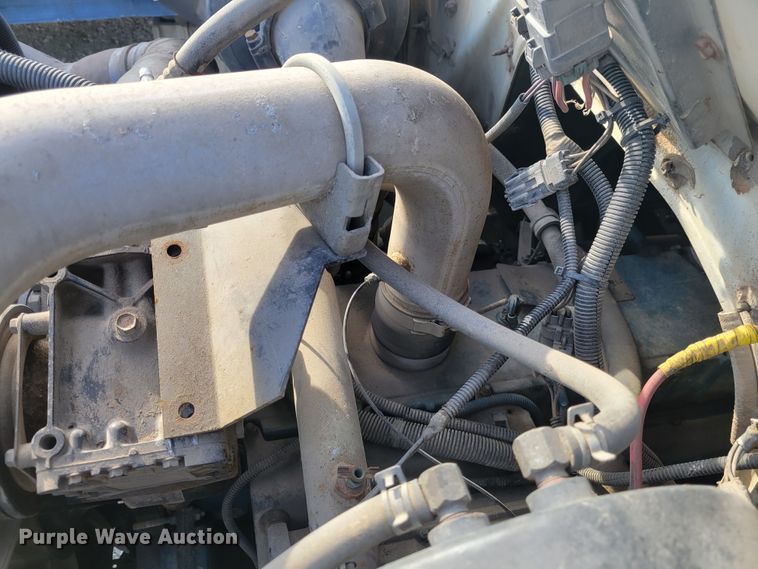 image for item IV9590 2002 International 8100  dump truck