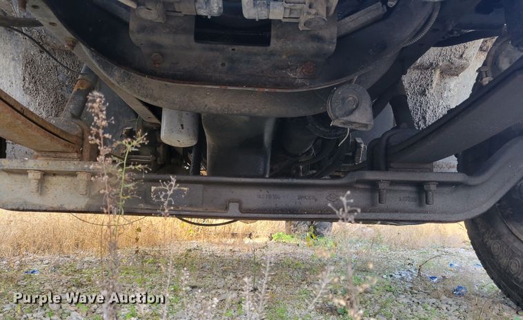 image for item IV9590 2002 International 8100  dump truck