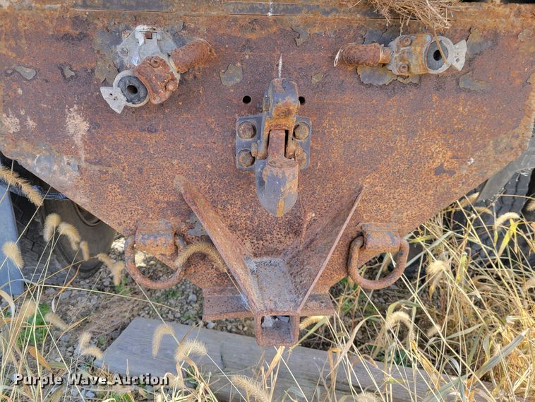 image for item IV9590 2002 International 8100  dump truck