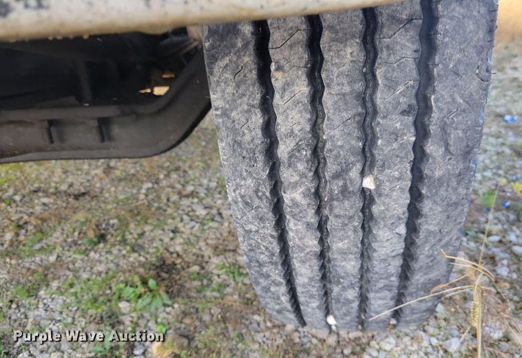 image for item IV9590 2002 International 8100  dump truck